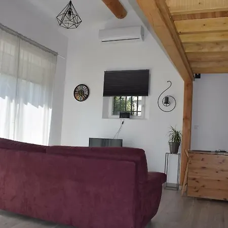 Loft Le Mistral Avec Exterieur En Saison Apartment Maillane